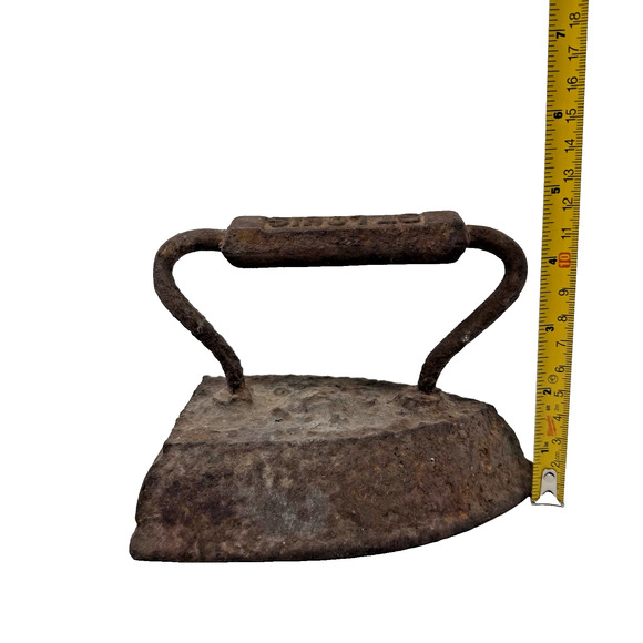 Antique Cast Iron Sad Iron ST. LOUIS Rustic Primitive Doorstop 6lb13oz 6.25” - Picture 10 of 11